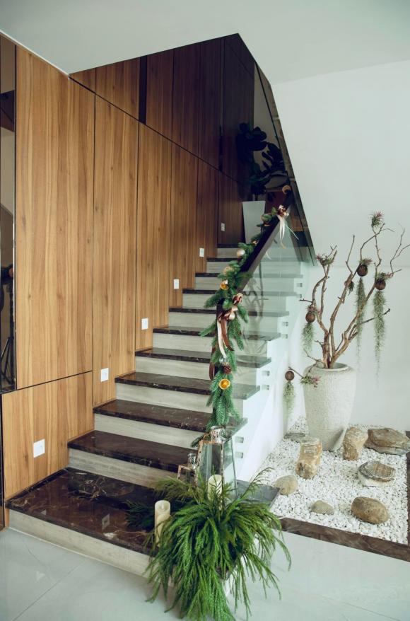 Không gian Giáng sinh lung linh bên trong penthouse của Hoa hậu Ngọc Diễm-8