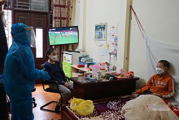 Điều trị F0 tại nhà, nhân viên y tế phường ở Hà Nội làm việc gấp 4-5 lần-2