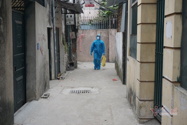 Điều trị F0 tại nhà, nhân viên y tế phường ở Hà Nội làm việc gấp 4-5 lần-5