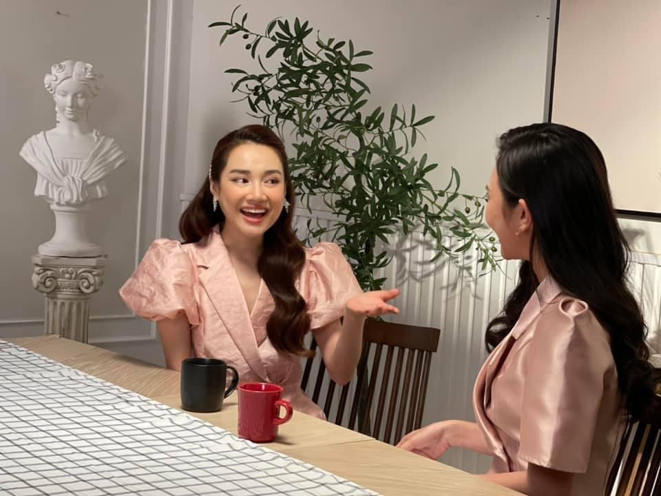 Nhã Phương lộ body mỏng dính, đặc biệt đôi tay que củi-2