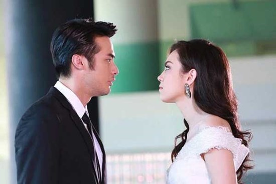 Nửa năm sau ly hôn, tôi tình cờ đi qua nhà vợ cũ thì phải đờ người khi thấy cảnh khác lạ, càng tái mặt khi cô ấy tiết lộ bí mật