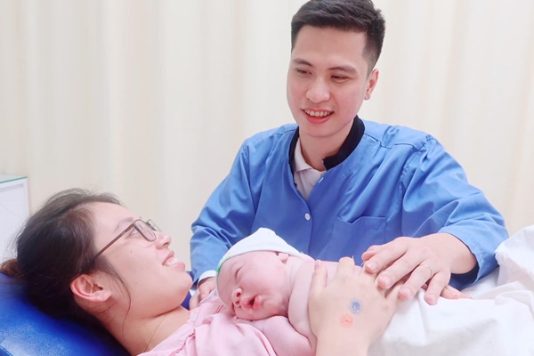 Sinh mổ 3 lần, mẹ quyết định sinh thêm đứa thứ 4 thì bị bác sĩ ngăn cản: Tử cung cô mỏng như tờ giấy”-3