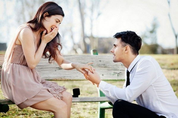 Lấy chồng giám đốc, đêm tân hôn trong căn biệt thự khang trang khiến tôi sợ hãi-1