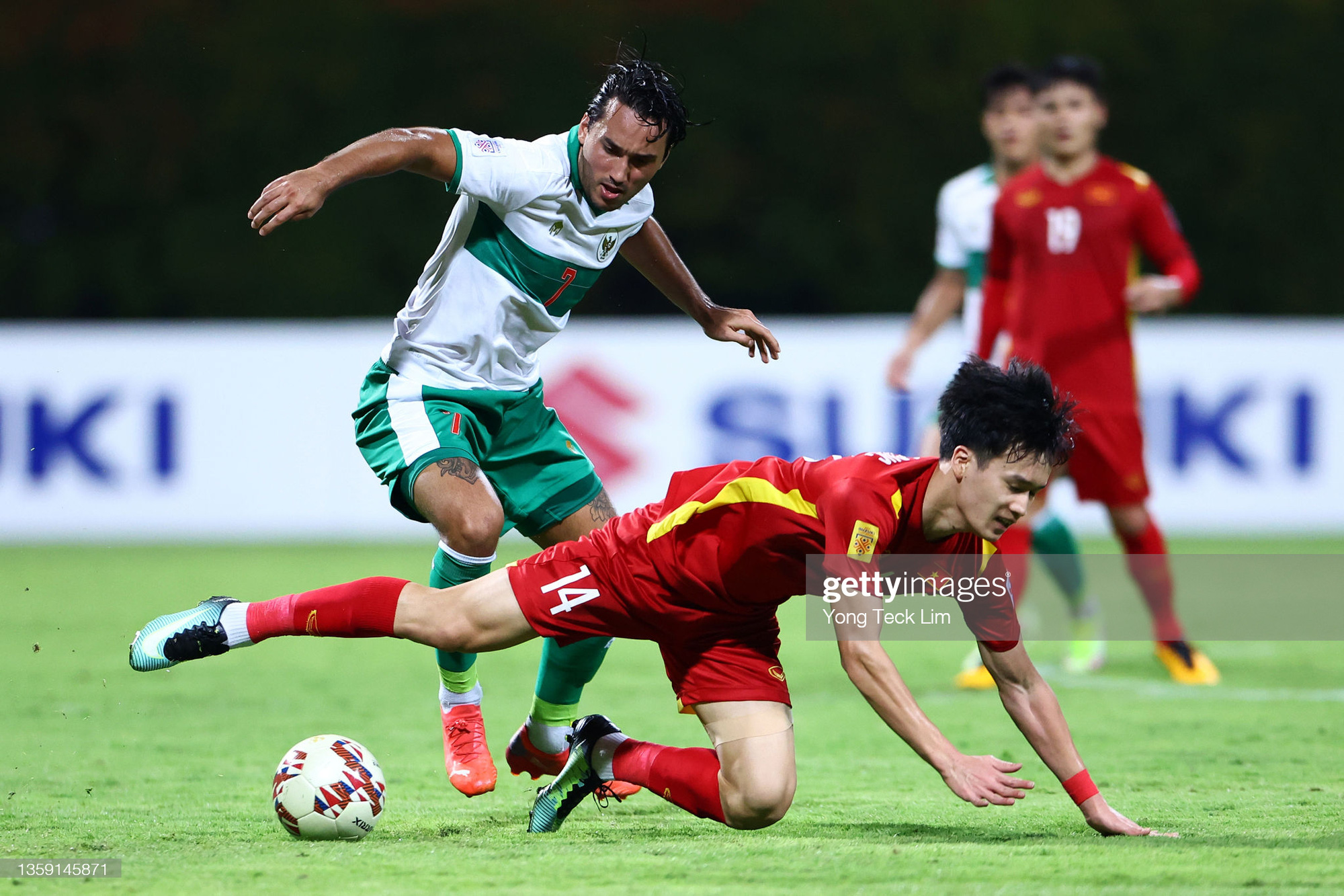 Chùm ảnh: Tuyển Việt Nam chia điểm trước lối đá cực rắn của Indonesia-13