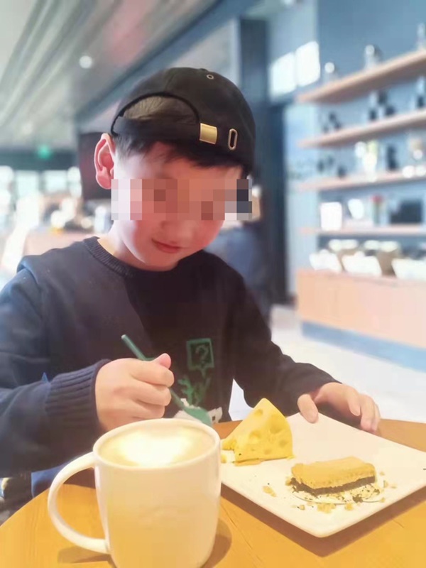 Cậu bé 11 tuổi đột ngột nhảy lầu tự tử trong ngày sinh nhật ông nội, lá thư tuyệt mệnh hé lộ sự thật động trời khiến phụ huynh không thể ngồi yên-1