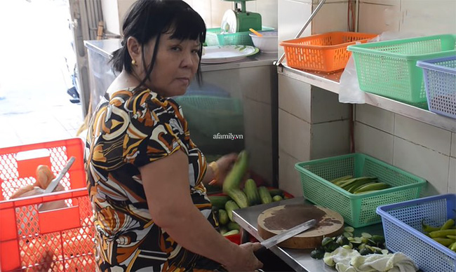 Chân dung bà Huynh và bà Hoa - hai người làm nên tiệm bánh mì nổi tiếng nhất Sài Gòn gây xôn xao vì tin đồn có trà xanh nên xẻ đôi thương hiệu”-2