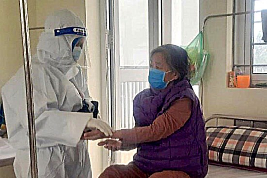 Bí thư Thành ủy Hà Nội Đinh Tiến Dũng: Thắng bại trong phòng, chống Covid-19 nằm ở y tế cơ sở