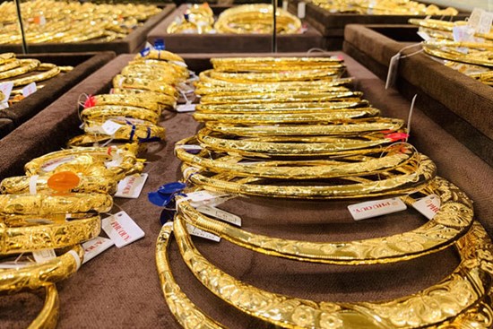 Giá vàng hôm nay 16/12: USD tăng mạnh, vàng giảm nhanh