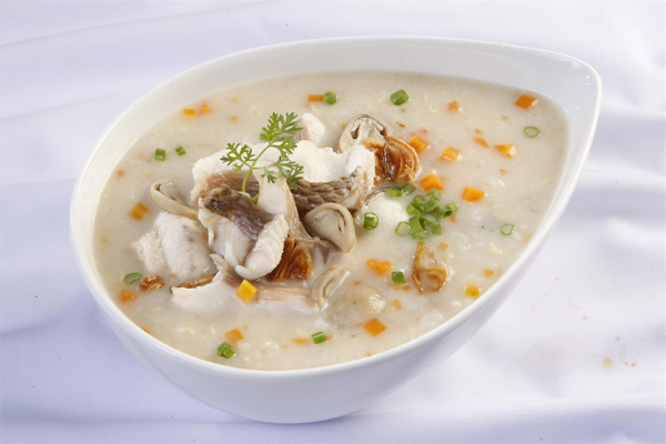 Cháu gái hỏi: Sao bà nội 60 tuổi rồi mà vẫn chưa chết, tưởng hỗn láo ai ngờ lại bóc trần sự thật đau lòng-3