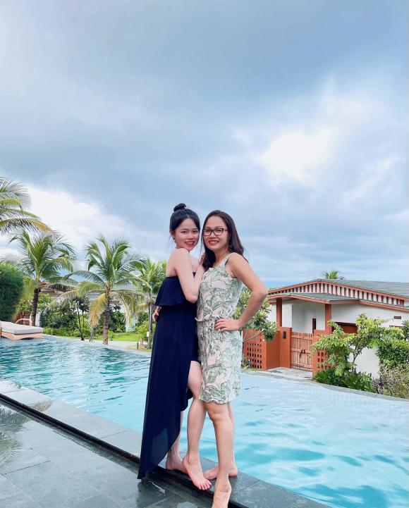 Bạn gái cũ Quang Hải - Huỳnh Anh lâu lâu mới đăng ảnh, gây chú ý với chi tiết giàu có trong sinh nhật mẹ ruột-2