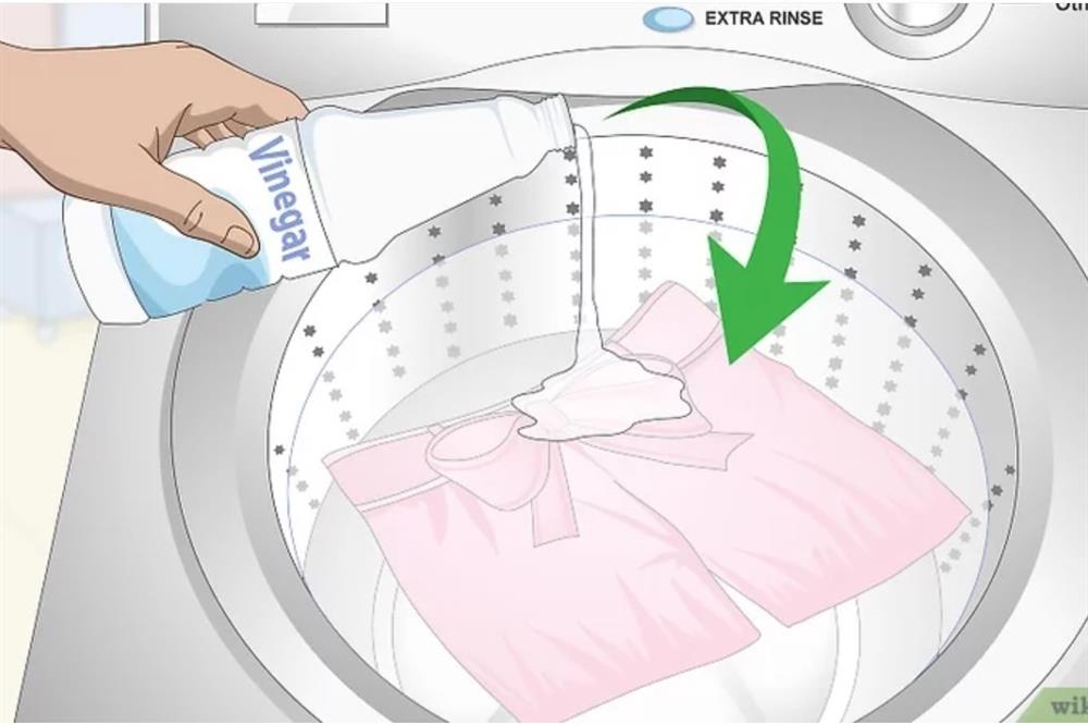 Làm thế nào để khôi phục quần áo bị phai màu? Đổ một thìa muối ăn vào máy giặt ai ngờ có tác dụng thần kỳ-2