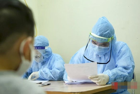 Ngày 16/12, Hà Nội thêm 1.330 ca mắc Covid-19 mới, trong đó 574 trường hợp ngoài cộng đồng