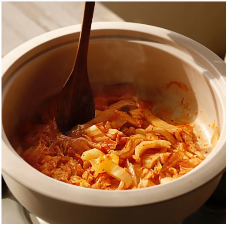 Nhà có kim chi, thử ngay món canh này vừa đơn giản lại bổ dưỡng, chưa đầy 10 phút là được lên mâm nóng hổi, ngon lành-4