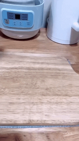 Bóc tỏi không cần dùng dao siêu đơn giản: Chạm nhẹ là vỏ bong ra ngay, vậy mà bấy lâu nay chúng ta không biết!-1