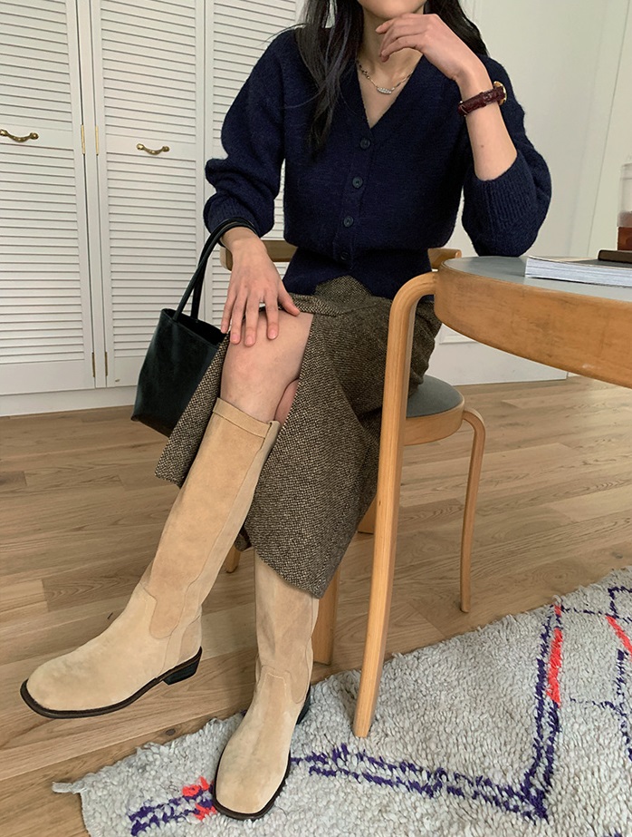 Ghim ngay 4 cách diện chân váy + boots để vóc dáng không bị dìm thậm tệ-9