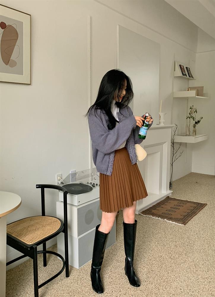 Ghim ngay 4 cách diện chân váy + boots để vóc dáng không bị dìm thậm tệ-5