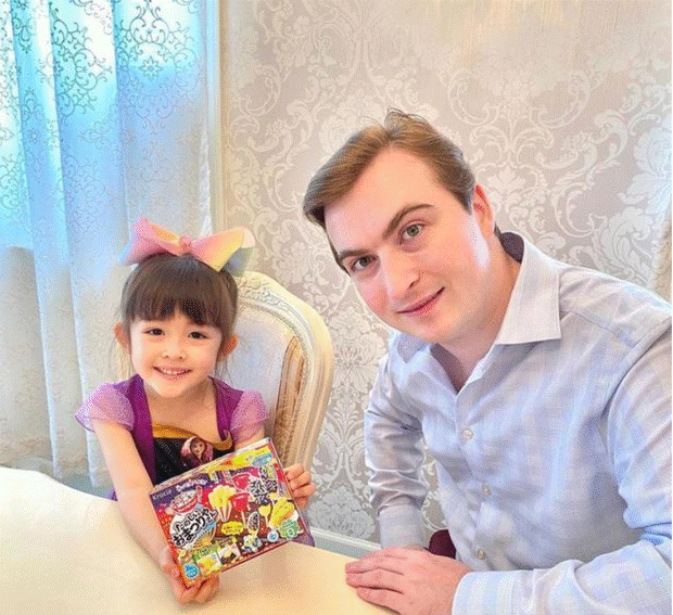 Con gái xinh như thiên thần, được kỳ vọng là sao nhí nhưng tất cả bị huỷ hoại chỉ vì bố mẹ cho mặc 1 bộ trang phục-1