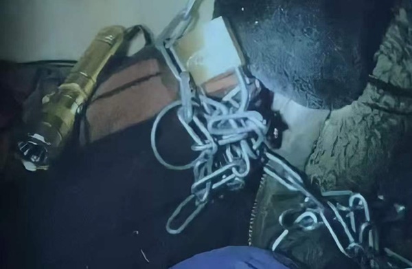 Bị gã đàn ông nghiện phim khiêu dâm bắt nhốt làm nô lệ tình dục trong hầm tân hôn, cảnh tượng của thiếu nữ 16 tuổi khi được giải cứu khiến ai nấy xót xa-5