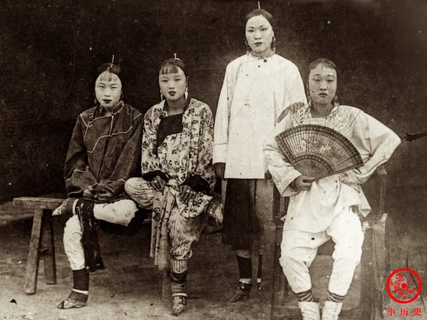 Loạt ảnh xưa quý hiếm thời nhà Thanh: Cận cảnh nhan sắc thiếu nữ trong nhà thổ, hình cuối hé lộ trình sống ảo của Từ Hi Thái hậu-1