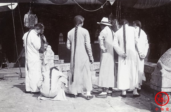 Loạt ảnh xưa quý hiếm thời nhà Thanh: Cận cảnh nhan sắc thiếu nữ trong nhà thổ, hình cuối hé lộ trình sống ảo của Từ Hi Thái hậu-4