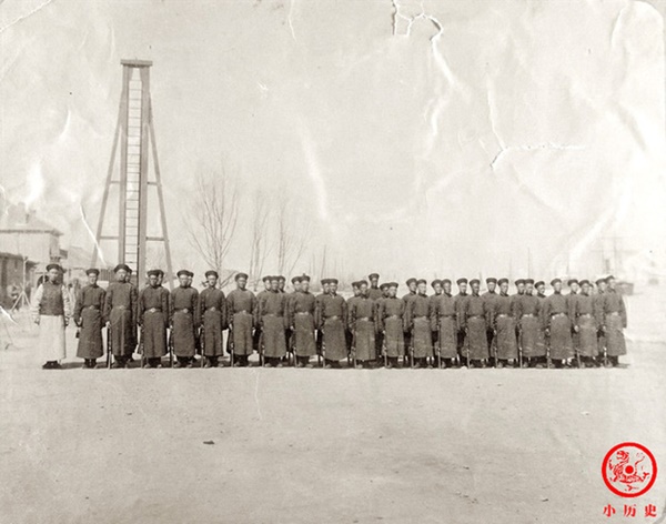 Loạt ảnh xưa quý hiếm thời nhà Thanh: Cận cảnh nhan sắc thiếu nữ trong nhà thổ, hình cuối hé lộ trình sống ảo của Từ Hi Thái hậu-5