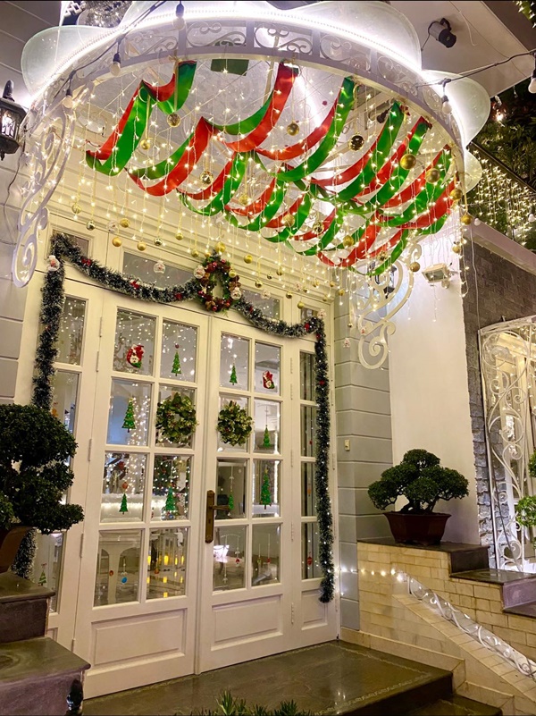 Biệt thự 12 tỷ nhà Thuý Hạnh trang hoàng lộng lẫy mùa Giáng sinh, siêu mẫu chơi lớn đầu tư gần tháng trời sửa sang-3
