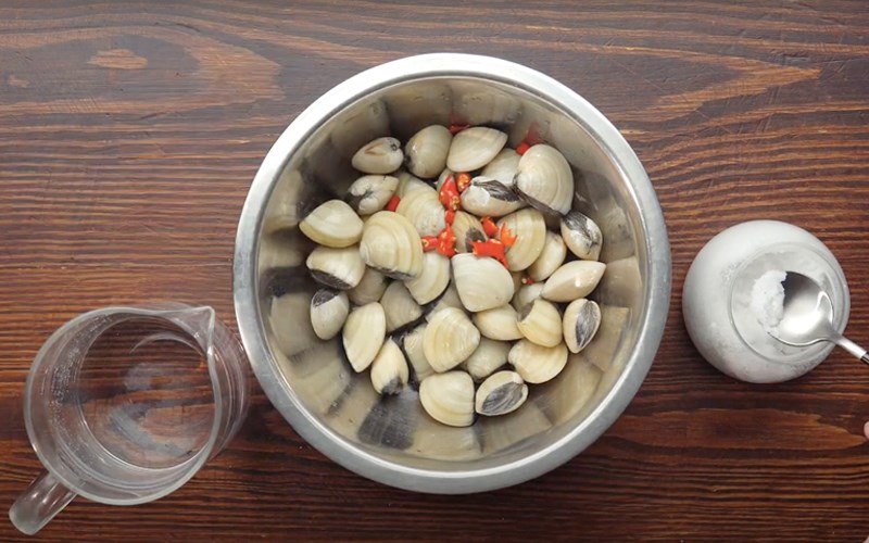 Đầu bếp nhà hàng bật mí 5 tuyệt chiêu khiến ngao nhả sạch cát không còn một hạt-1