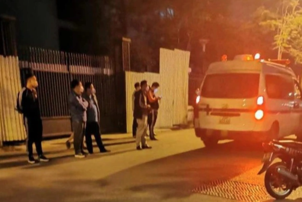 Bé trai rơi tử vong ở chung cư Goldmark City, mẹ khóc ngất tại hiện trường: 23 giây ám ảnh-3