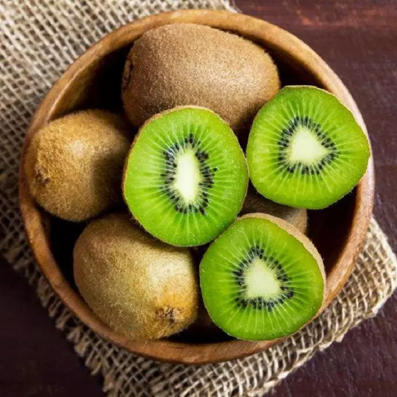 Kiwi xanh cuối mùa quả to đều, ngọt, thơm mà giá rẻ giật mình-2