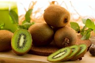 Kiwi xanh cuối mùa quả to đều, ngọt, thơm mà giá rẻ giật mình