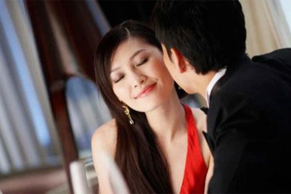 Bị tiểu tam chê bai thách thức, cô vợ bản lĩnh lạnh lùng lái xe tới tận nơi dằn mặt đôi gian tình chỉ bằng vài lời nói-3