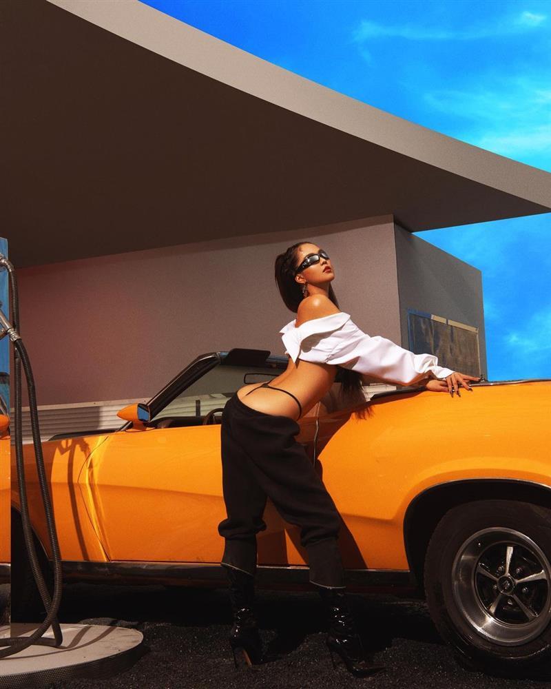 Ngọc Trinh giấu vòng 1 chảy, kéo quần hở nửa vòng 3 phản cảm hết cỡ-3