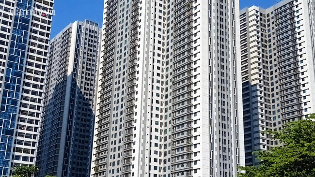 Bé trai rơi từ tầng 22 chung cư tử vong ở Hà Nội: Bị áp lực việc học, đang ngồi làm bài tập thì bất ngờ nhảy xuống-2