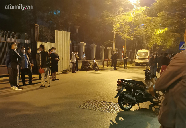 Bé trai rơi từ tầng 22 chung cư tử vong ở Hà Nội: Bị áp lực việc học, đang ngồi làm bài tập thì bất ngờ nhảy xuống-1