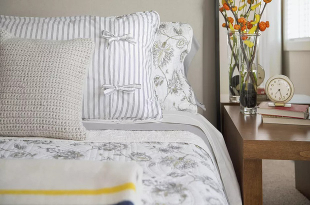 6 đồ phong thủy tai ương mà nhiều người vẫn đặt trong phòng ngủ, bảo sao đen đủi vận hạn cứ thế bám theo-1