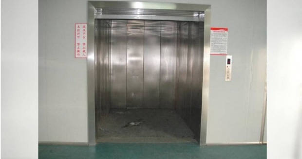 6 nam sinh vào thang máy thử thách trò ma ám và nhận cái kết tởn tới già khi thế lực thần bí thật sự xuất hiện-1