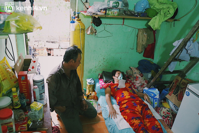 Phổi tổn thương nặng sau khi nhiễm Covid-19, người vợ thoi thóp đợi từng bình oxy của chồng: Bà ơi, đừng bỏ tui lại một mình…-1