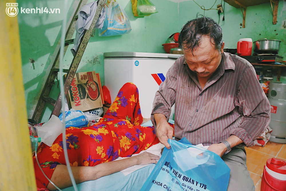 Phổi tổn thương nặng sau khi nhiễm Covid-19, người vợ thoi thóp đợi từng bình oxy của chồng: Bà ơi, đừng bỏ tui lại một mình…-16