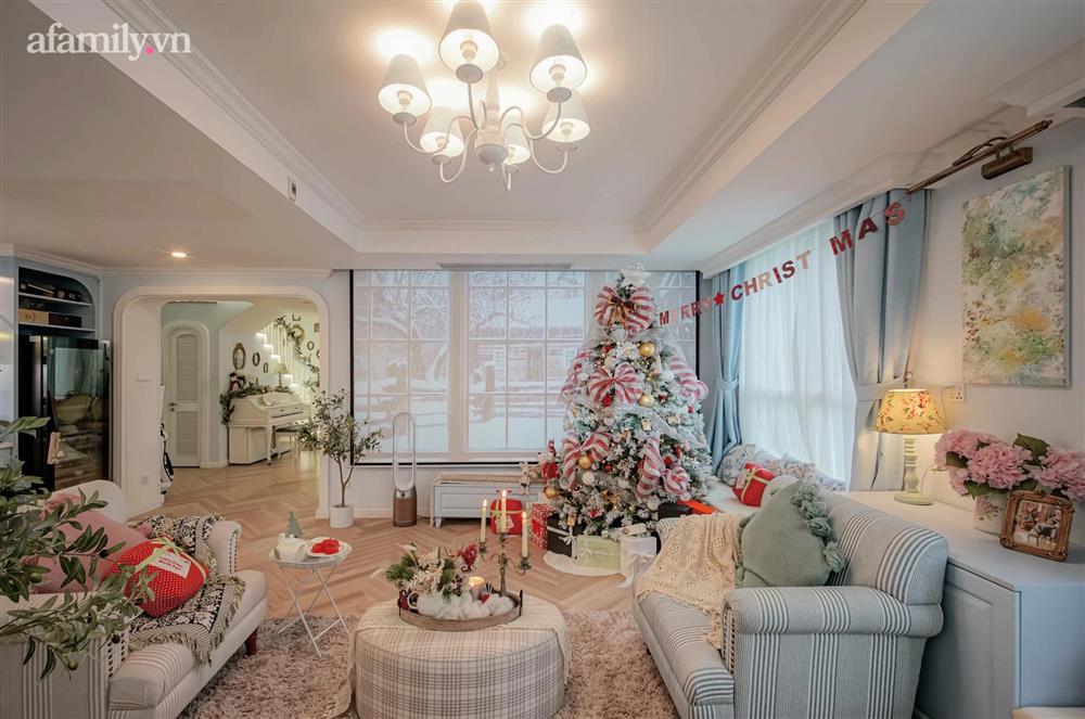 Trang trí nhà Giáng sinh: Cây thông giá 20 triệu cùng bàn tiệc hoành tráng, đồ decor thôi cũng đã 15 triệu của mẹ Sài Gòn-5
