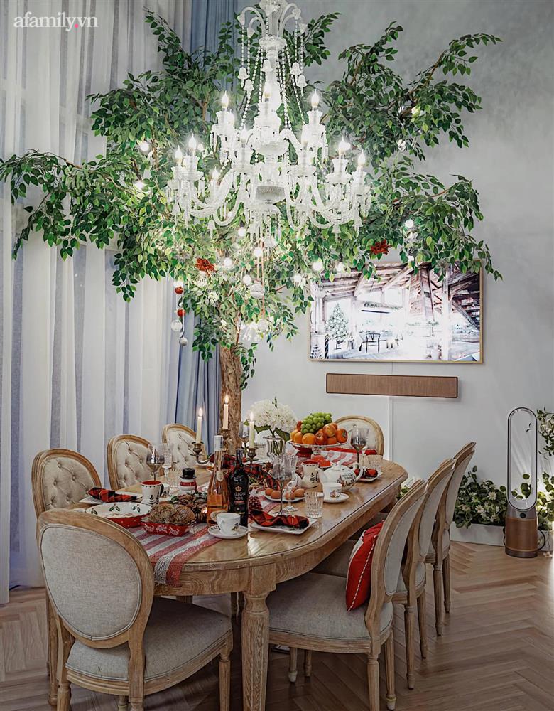 Trang trí nhà Giáng sinh: Cây thông giá 20 triệu cùng bàn tiệc hoành tráng, đồ decor thôi cũng đã 15 triệu của mẹ Sài Gòn-10