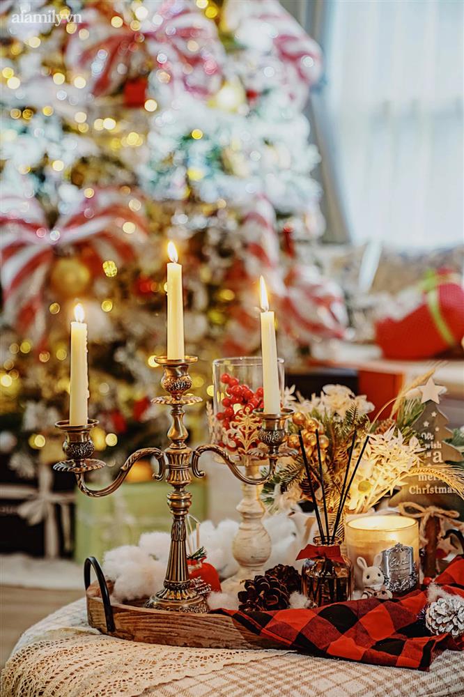 Trang trí nhà Giáng sinh: Cây thông giá 20 triệu cùng bàn tiệc hoành tráng, đồ decor thôi cũng đã 15 triệu của mẹ Sài Gòn-11