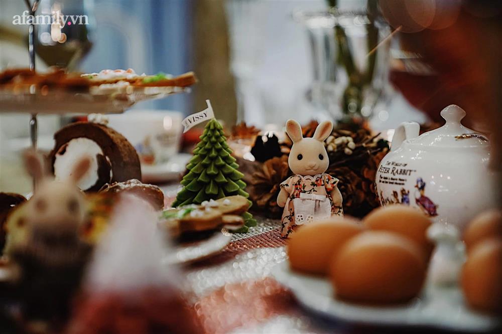 Trang trí nhà Giáng sinh: Cây thông giá 20 triệu cùng bàn tiệc hoành tráng, đồ decor thôi cũng đã 15 triệu của mẹ Sài Gòn-12