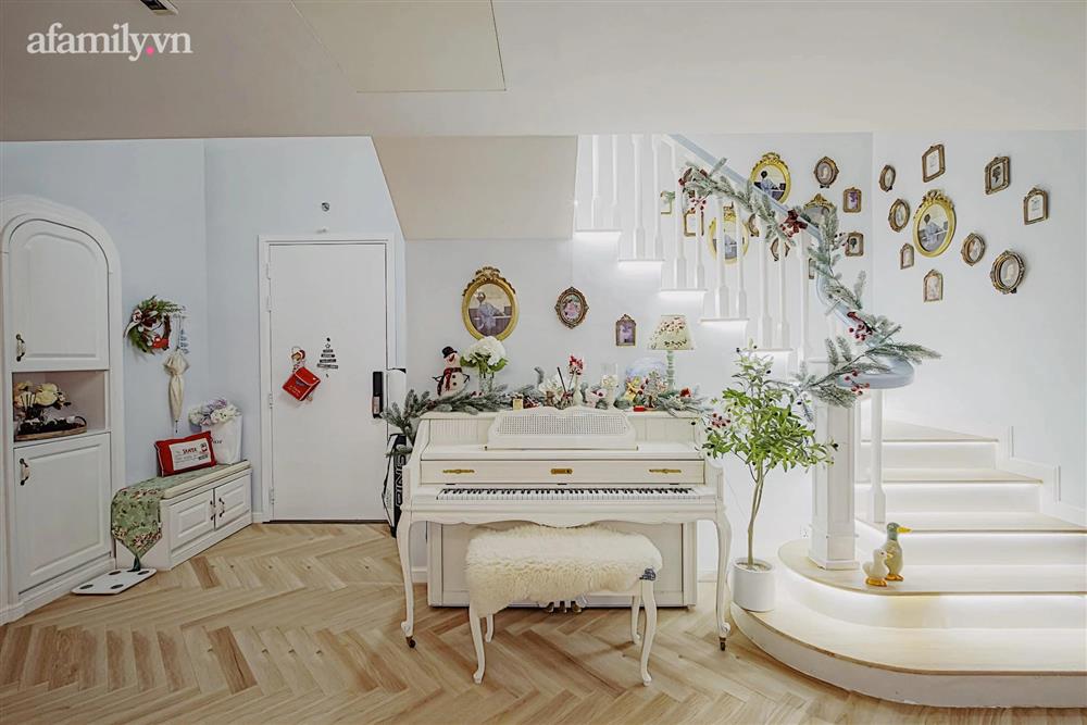 Trang trí nhà Giáng sinh: Cây thông giá 20 triệu cùng bàn tiệc hoành tráng, đồ decor thôi cũng đã 15 triệu của mẹ Sài Gòn-13