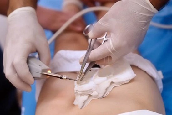 Bé trai 9 tuổi bị đứt lìa dương vật trong lúc ở nhà phụ giúp bố mẹ