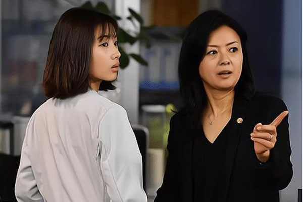 Chồng cố tình thay khóa cửa, nhốt vợ bên ngoài cả đêm, phản ứng của vợ ngày hôm sau khiến anh ta hoảng sợ-3