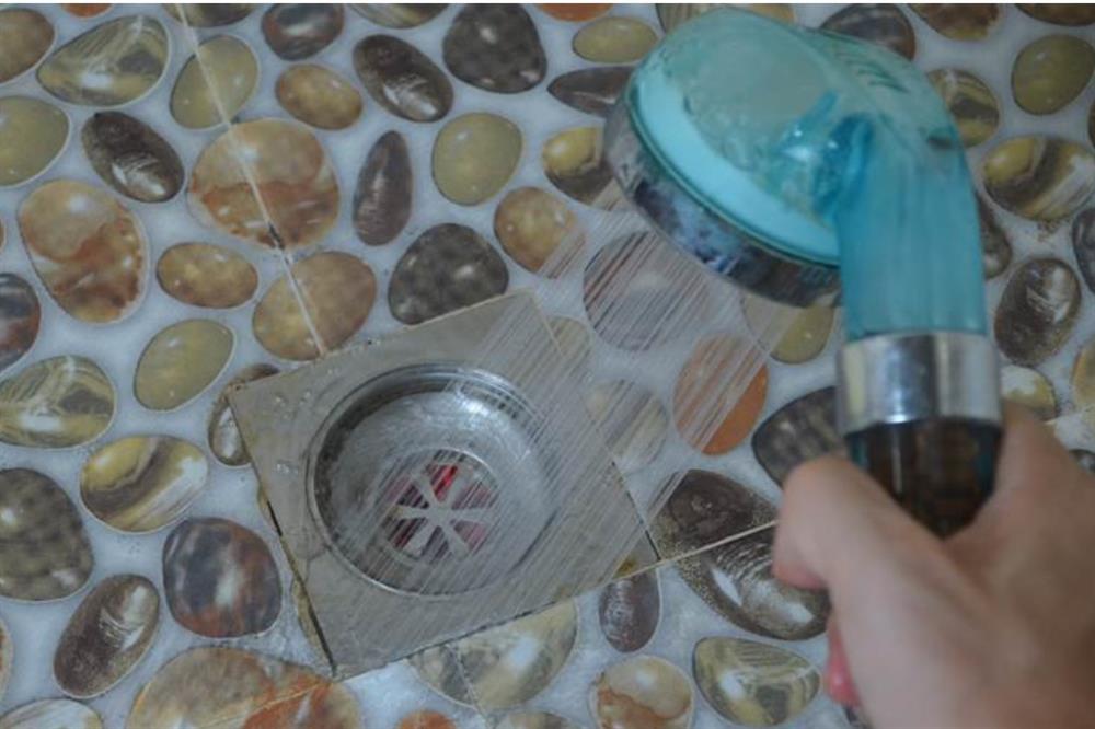 Đổ bát nước này xuống lỗ thoát nước nhà tắm, vừa khử mùi hôi lại ngăn côn trùng hiệu quả-10