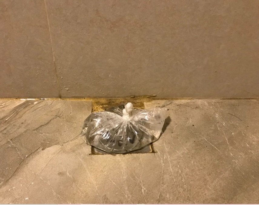 Đổ bát nước này xuống lỗ thoát nước nhà tắm, vừa khử mùi hôi lại ngăn côn trùng hiệu quả-11