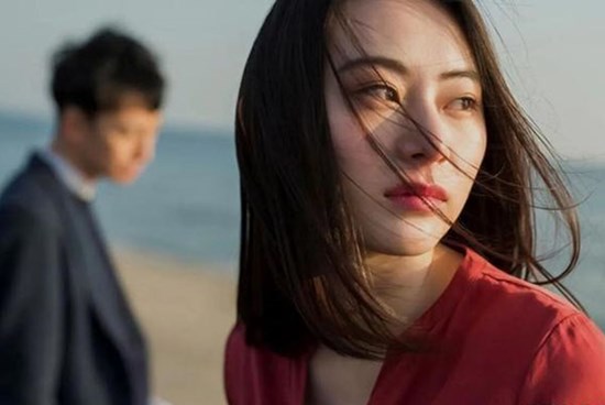 Chồng cố tình thay khóa cửa, nhốt vợ bên ngoài cả đêm, phản ứng của vợ ngày hôm sau khiến anh ta hoảng sợ