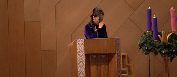 Lễ giỗ đầu nghệ sĩ Chí Tài diễn ra tại Mỹ, ca sĩ Phương Loan khóc nức nở trong buổi cầu nguyện-6