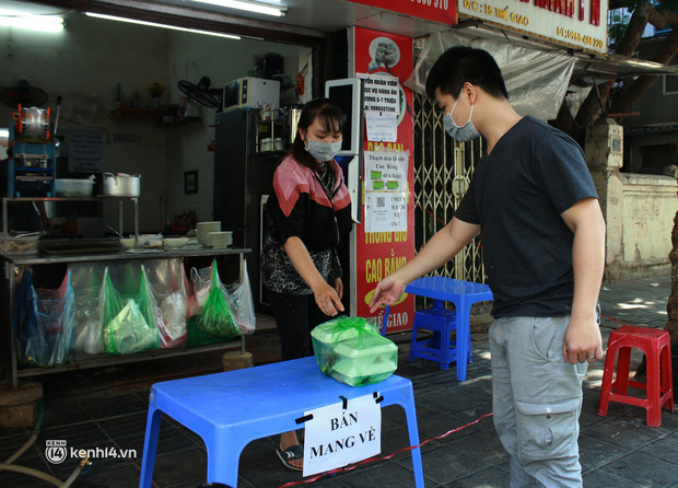 Hà Nội: Nhiều hộ kinh doanh ăn uống tại quận Hai Bà Trưng chủ động chỉ bán mang về trước giờ quy định-7